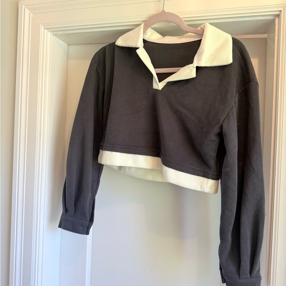 Stylish V-Neck Sweater - Black and Cream